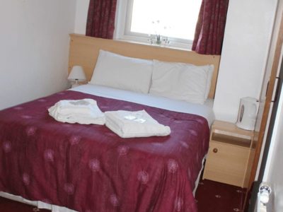 The Brooklyn Hotel small double room with white and red bedding